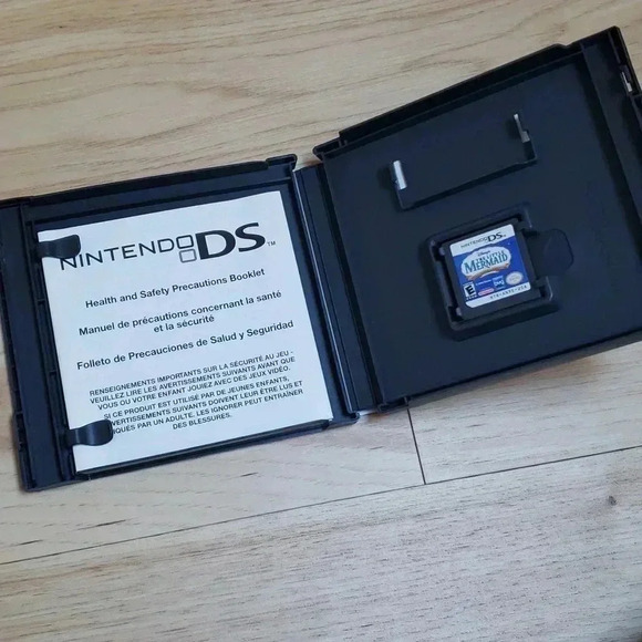 Disney's Little Mermaid: Ariel's Undersea Adventure - Nintendo DS Bundle - Picture 6 of 8